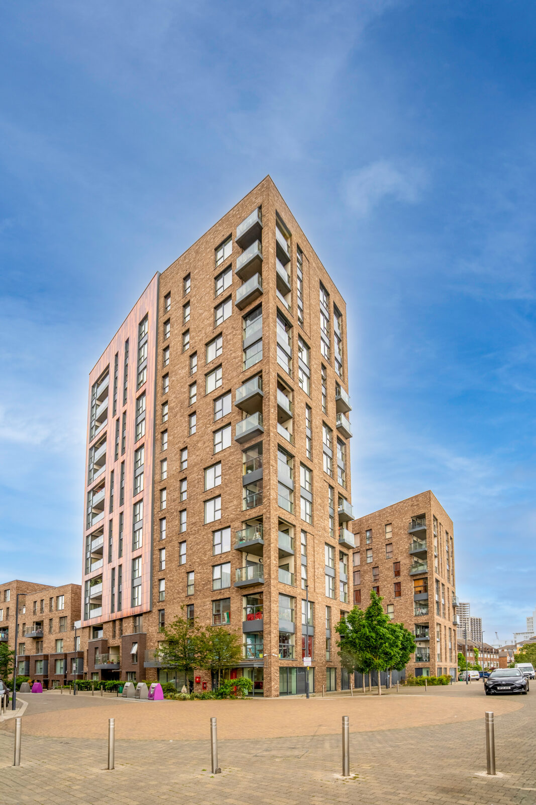 To Let 1 Bedroom Flat E14 River view O2 Drone Photos Floor Plan Virtual Tour www.steele.london EPC Video