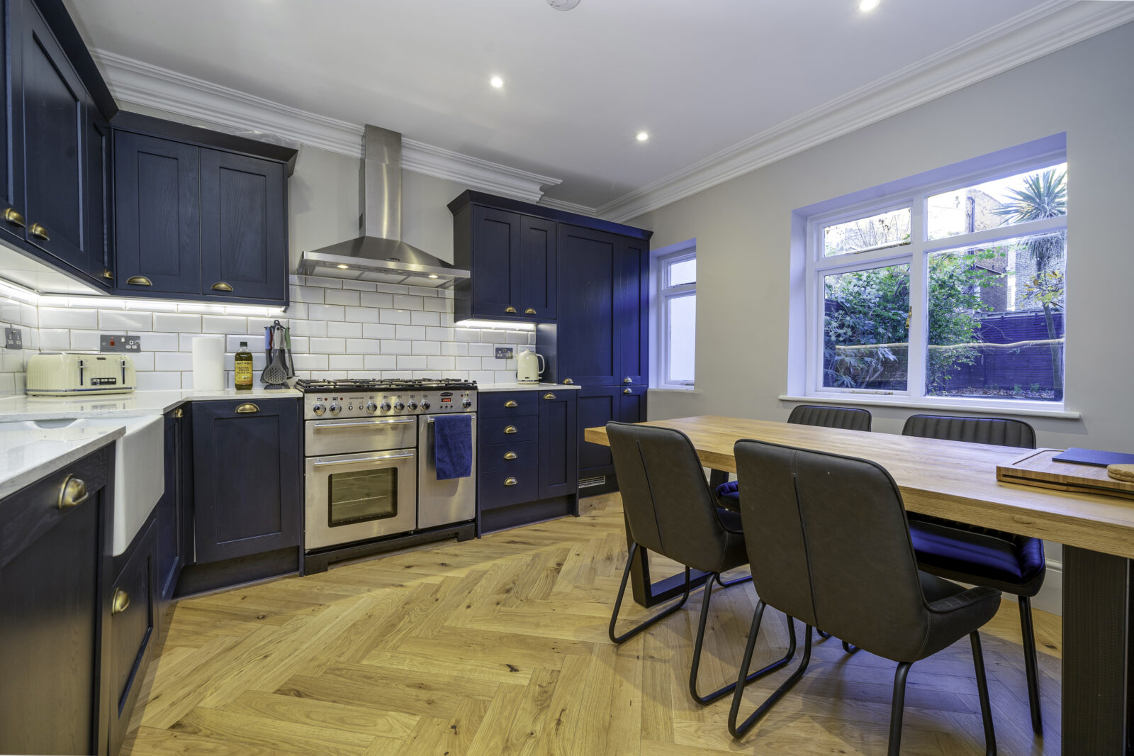 038www.bright-hill.co.uk 2 Bedroom N1 Rent Let www.steele.london Video floor plan photography virtual tour 360 EPC